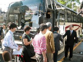 Japanese gov't launches bus tour to help job seekers