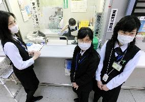 Japan to boost efforts to prevent entry of swine flu