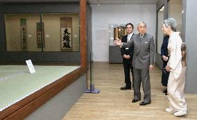 Emperor, empress visit exhibition at Tokyo University of the Arts