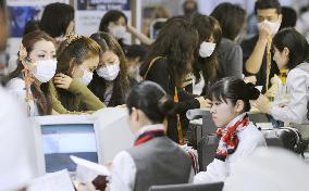 Holiday exodus hits peak amid concerns over new flu