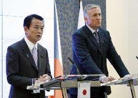 Japanese PM Aso meets with Czech PM Topolanek in Praque