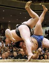 Hakuho, Asa post opening-day wins at summer sumo