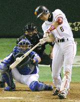 Yomiuri's Sakamoto belts go-ahead homer