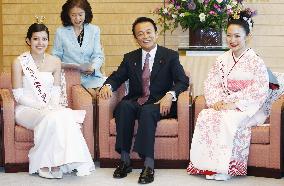 U.S., Japanese cherry blossom queens pay courtesy call on Aso