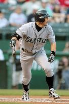 Ichiro extends hitting streak to six games