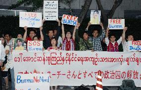 Myanmarese protest after Suu Kyi charged