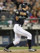 Ichiro hits 2 homers to lead Mariners over Red Sox