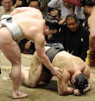 Asashoryu loses to Harumafuji at summer sumo