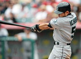 Ichiro runs hit streak to 24 games