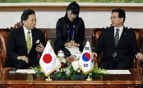 Japanese opposition leader Hatoyama arrives in Seoul for talks