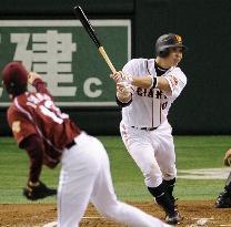 Giants' Abe marks 1,000th hit in career against Eagles