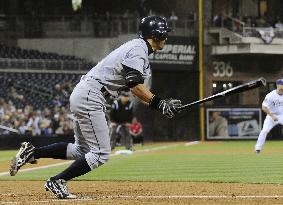 Ichiro hits single against Padres