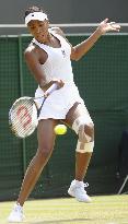 Venus Williams advances to 3rd round at Wimbledon