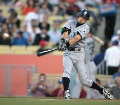 Ichiro gets 2 hits in Mariners' loss