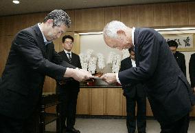 Nishikawa's reappointment as head of Japan Post authorized