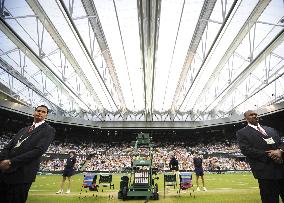 Retractable roof of Wimbledon court in 1st use