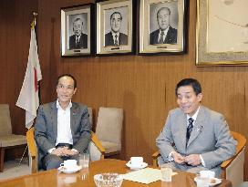 Miyazaki Gov. indecisive on LDP offer to run in election