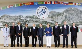 G-8 leaders begin summit, to discuss economy, global warming