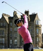 Ishikawa practices at St. Andrews Old Course