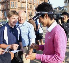 Ishikawa practices at St. Andrews Old Course