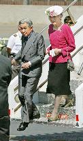 Emperor, Empress arrive in Hawaii from Canada