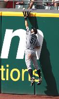 Ichiro 3-for-4 to help Mariners down Indians