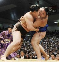 Asa falls again, Hakuho, Kotooshu on top at Nagoya sumo