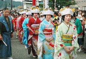 Women in bridal kimonos perform Shintoist ritual