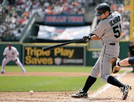 Ichiro goes 2-for-4 against Tigers