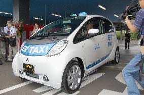 Electric-powered taxi service launched in Niigata Pref.
