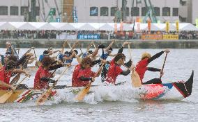 Nagasaki peiron rowing races begin