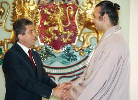 Kotooshu receives Bulgaria's top honor