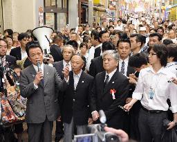 Aso, Hatoyama promote policies ahead of general election