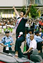 SMAP's Katori flying high as police station chief