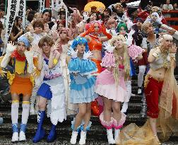 Int'l 'cosplayers' take to Nagoya streets for summit parade