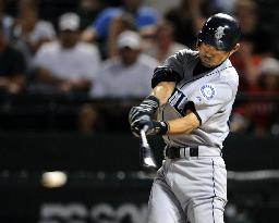 Ichiro gets 2 hits in Mariners' 7-2 win