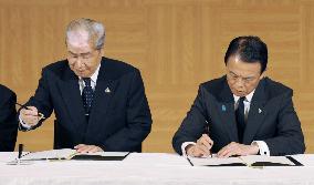 Aso, sufferers of A-bomb-related illnesses sign relief measures