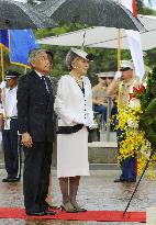 Japan imperial couple at cemetery in Honolulu