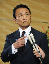 Aso hints he won't visit Yasukuni on Aug. 15
