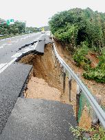 Highway damaged by Shizuoka quake
