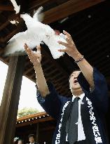 LDP's Hatoyama releases dove at Yasukuni
