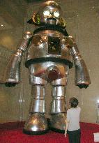 'Giant' robotic statue on display at Osaka city hall