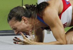 Russia's Isinbaeva fails to capture medal at world athletics meet