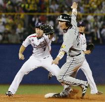 Tigers' Arai put out on second base