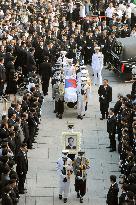 Late former S. Korean president's body arrives at parliament