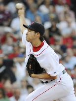 Boston Red Sox's Tazawa gets gritty win over Yankees