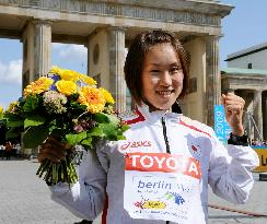 Ozaki wins silver at world c'ships marathon