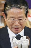 Ex-Foreign Minister Machimura narrowly wins reelection