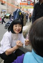 Hatoyama's wife Miyuki takes to street
