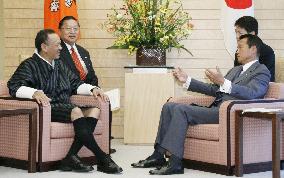 Bhutanese prime minister meets with Aso